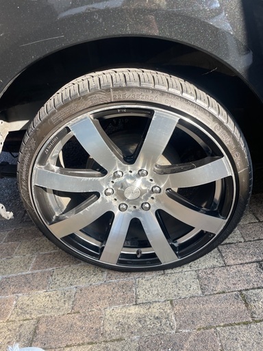 ハイエース　20インチホイール