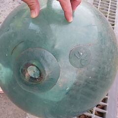 ガラス浮き玉、(外周113ｃｍ）特大ガラス　昔の漁のブイ（ガラス）の画像