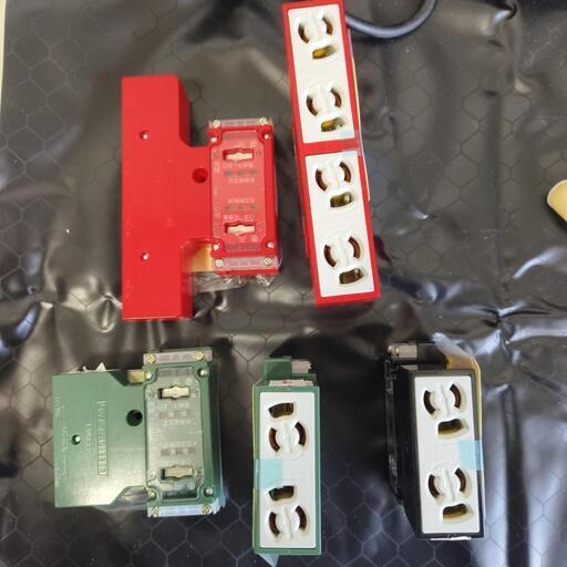 新品 アクセスフロア用コンセント