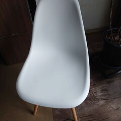 【美品】女性向　軽量　イームズチェアの画像