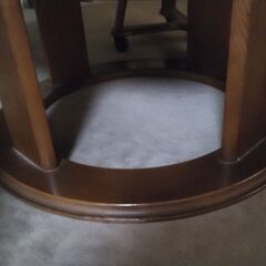 ナガノインテリア  円形ダイニングテーブルとキャスター付椅子４脚の５点セット: 7000円の画像