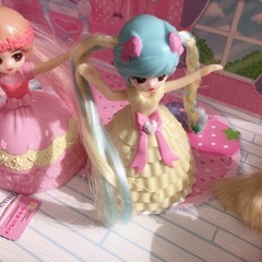 リカちゃんハウスとリカちゃん人形4体❤️ハッピーセットのリカちゃん2体もついてます❤️の画像