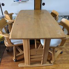 食卓テーブル　キャスター付き椅子4台