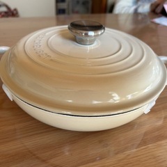 ル・クルーゼ ビュッフェ キャセロール 両手鍋 22センチ ベージュ