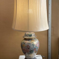 陶器の電気スタンドの画像