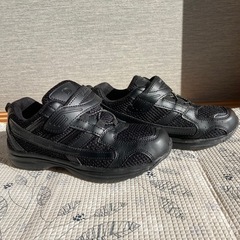 スニーカー　22.5cmの画像