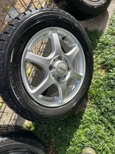 車のパーツ タイヤ、ホイール