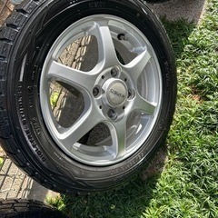車のパーツ タイヤ、ホイール