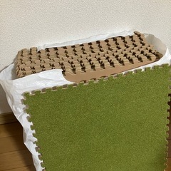 ニトリ タイルカーペット（緑）の画像