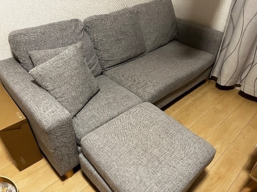 綺麗で汚れもない3人掛けソファー