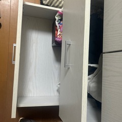 服などいれる大きめのタンスの画像