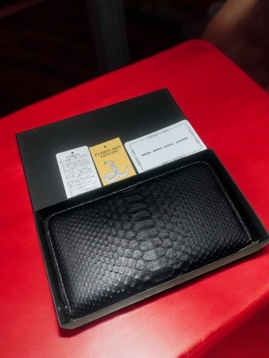 未使用品 限定 パイソン 蛇革 プラック ラウンドファスナー長財布