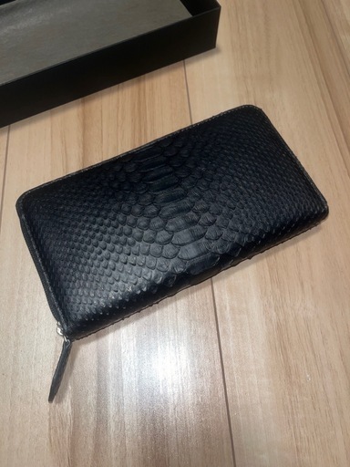 未使用品 限定 パイソン 蛇革 プラック ラウンドファスナー長財布