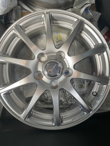 車のパーツ タイヤ、ホイール