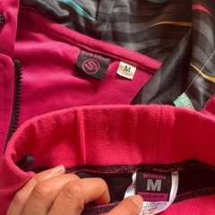 ★スノボ小物セット　ブーツも入るバック付き　インナー上下Mサイズ　尻膝パット付き　ダイスゴーグル　雪焼け防止ネックウォーマー　ボート盗難防止ワイヤー　リーシュコード２種　リフト券ケース　ベルト★の画像