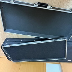 エフェクターボード、ギターケースの画像