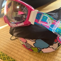 ★スノボ小物セット　ブーツも入るバック付き　インナー上下Mサイズ　尻膝パット付き　ダイスゴーグル　雪焼け防止ネックウォーマー　ボート盗難防止ワイヤー　リーシュコード２種　リフト券ケース　ベルト★の画像