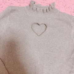 ハートくり抜きニット ❤️ 新作 トップス ニット　ワンスポ ハニーシナモンの画像