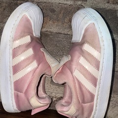adidas ピンクスニーカー　17cmの画像