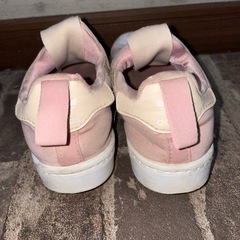 adidas ピンクスニーカー　17cmの画像