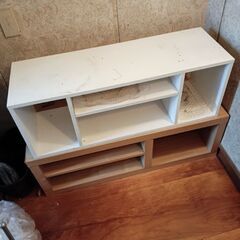 ２台の丈夫なテレビ台です。の画像