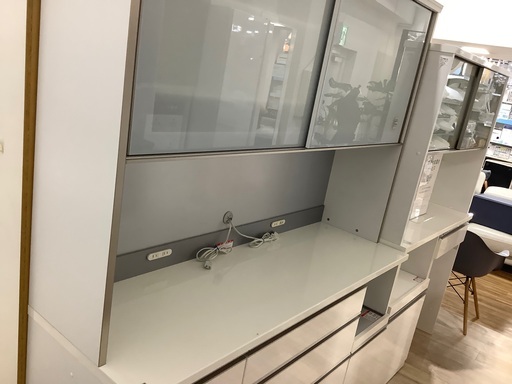 2枚扉レンジボード　blum レール錆　引き出し内キズ　コンセントにヤケ　ホワイト　248 入荷致しました！