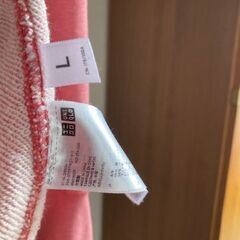 ピンク色のパーカーですの画像