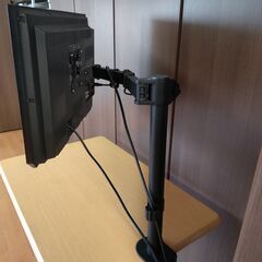 モニターアームまたは壁掛け金具付 近隣配送無料 引取割引有 22型 すぐ見れるの画像