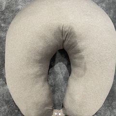 カインズ　U型クッション　ブラウン