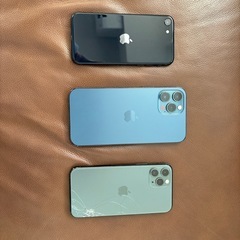 iPhone 3台まとめて売ります。