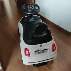 乗用玩具　足蹴り車（フィアット）の画像