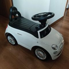 乗用玩具　足蹴り車（フィアット）