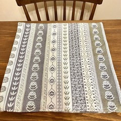 ☆サリュ購入　優しい花柄デザインのクッションカバー☆未使用品