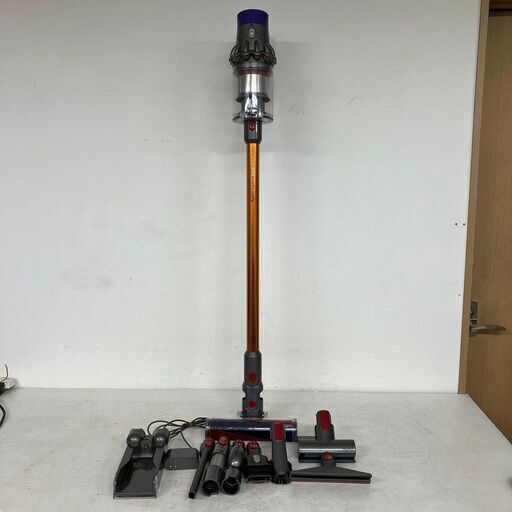 【dyson】 ダイソン コードレスクリーナー 掃除機 SV12 J0722
