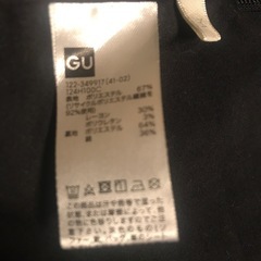 GU 黒のミニスカートのみ　Mサイズ　140〜150　ウエスト約65㌢　女児服　茶色のスカートはお譲りしましたの画像