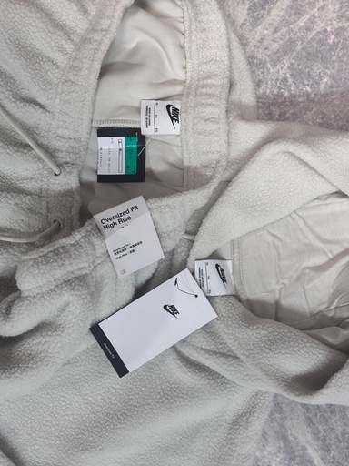 【新品タグ付】　NIKE フリース XL 上下 モコモコであったかいです！