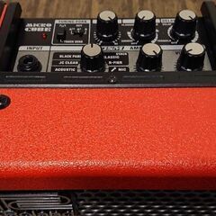 (決まりました)(美品)小型ギターアンプ Roland MICROCUBEの画像
