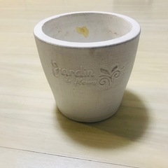 白い植木鉢