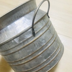 ブリキの鉢カバーの画像