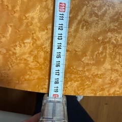 丸いテーブルの画像