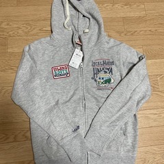 ローカルモーション　レディースMサイズパーカー　新品タグ付き