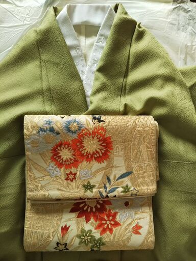 色無地 抹茶色（帯付き、襦袢付き、化粧襟新品付け替え済）