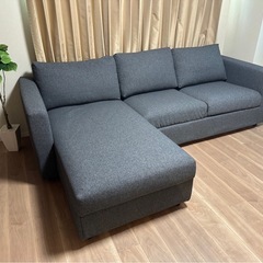 IKEA VIMLEのグレーの3人掛けコーナーソファの画像