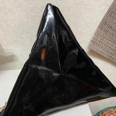 【200円】エナメル　三角ハンドバッグの画像