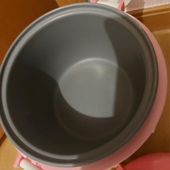 ピンクのミニ炊飯器 ライスクッカー 1.5合炊きの画像