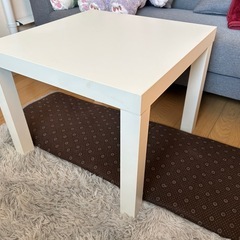 IKEAの白テーブル