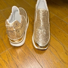 未使用新品 - 輝く軽量シューズの画像