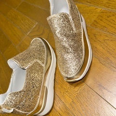 未使用新品 - 輝く軽量シューズの画像