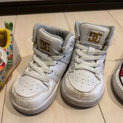 キッズ傘と靴の画像