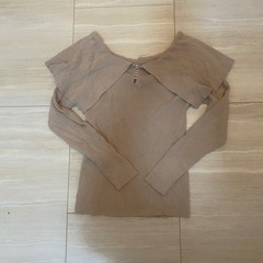 ②胸元パールニット